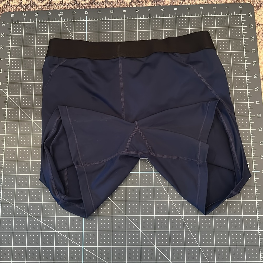 Nike pro women’s size large navy shorts - Picture 8 of 8